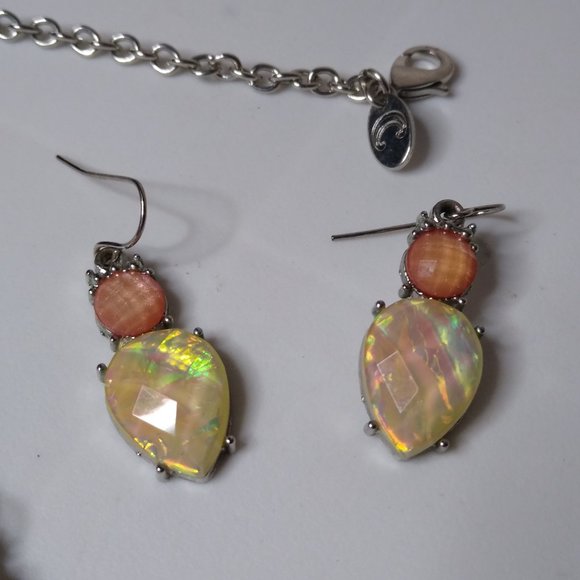 Vintage Charming Charlie Metal And Plastic Necklace And Earring Set - Picture 10 of 16